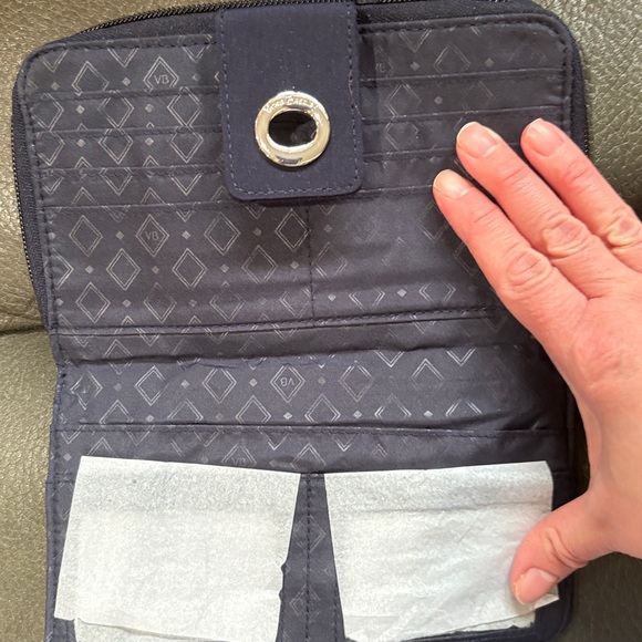 Vera Bradley merry mischief snow day  in RFID Turnlock wallet - Picture 2 of 8